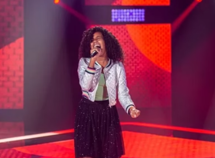 Karen Silva emocionou o país com sua voz e representatividade.   /   Foto: Tv Globo