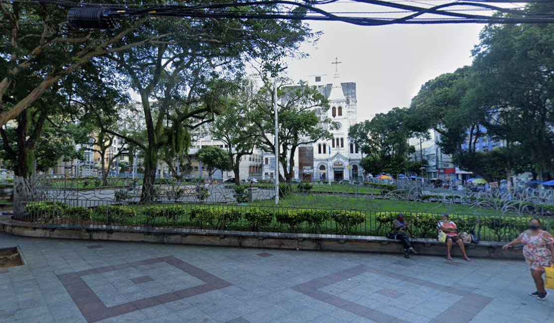  homem em situa&ccedil;&atilde;o de rua foi morto a facadas na manh&atilde; deste s&aacute;bado (30), na Pra&ccedil;a da Piedade