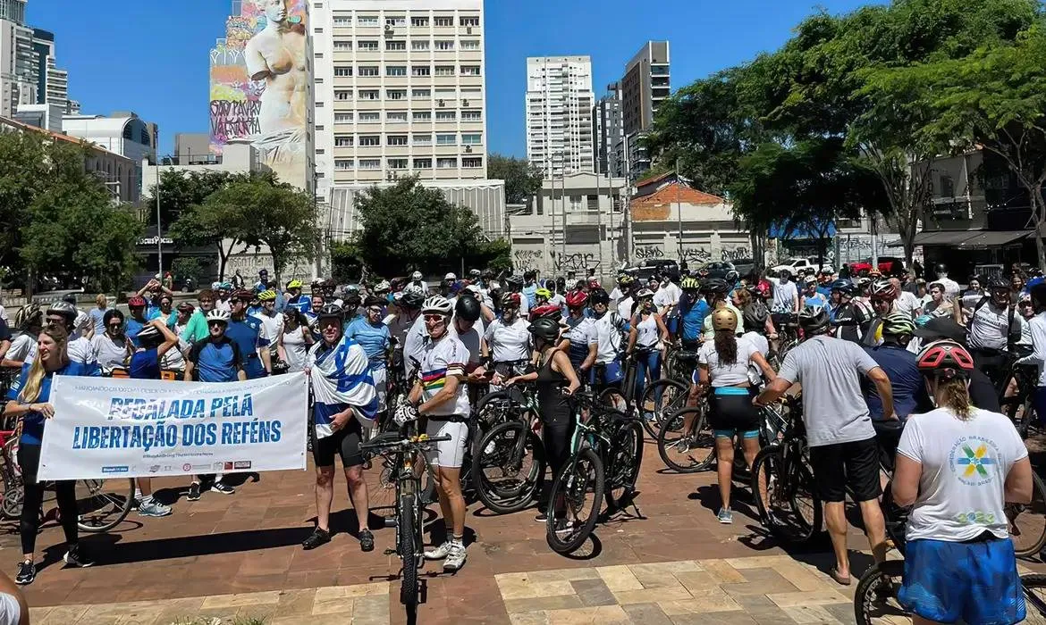 SP: ciclistas se reúnem no 100º dia da guerra entre Israel e Hamas