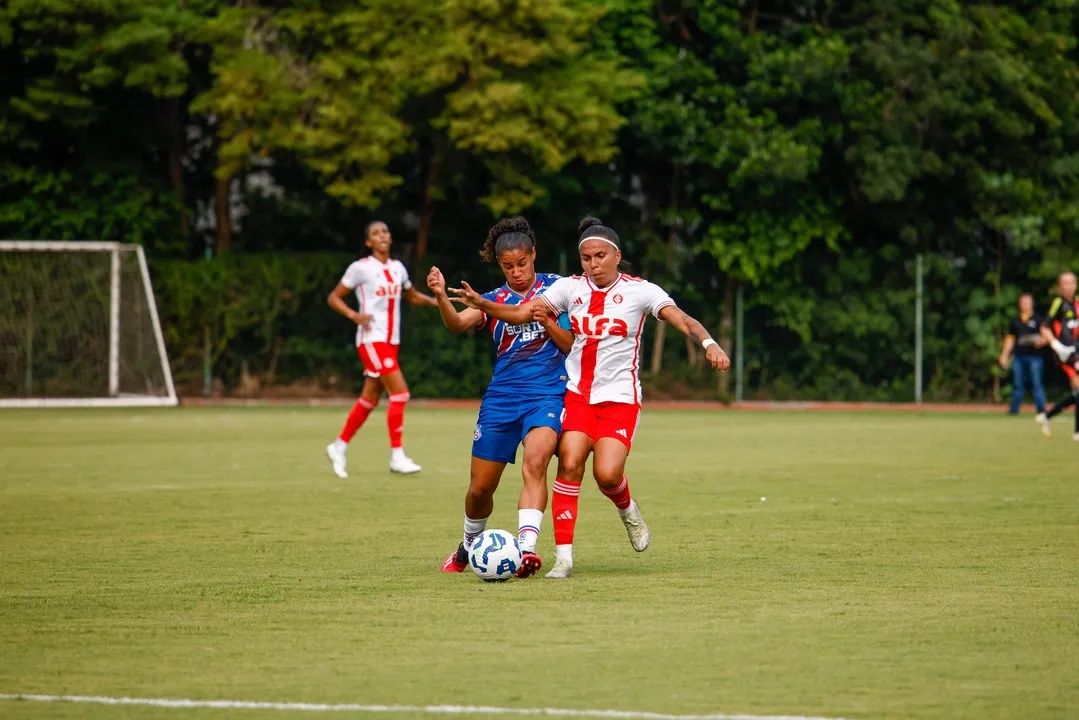 Com gol aos 52 minutos da segunda etapa, o Bahia garantiu o primeiro triunfo na competição. Foto: Lara Vantzen / SC Internacional