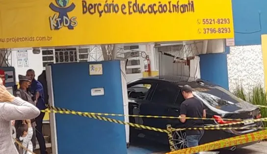 Criança de 4 anos morre após BMW bater contra portão de escola em SP