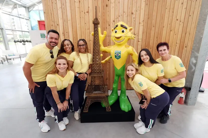 Ginastas brasileiros inauguram Vila Olímpica dos Jogos de Paris