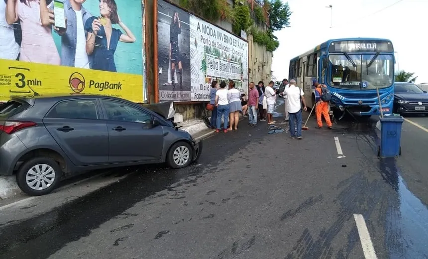 Acidente entre carro e ônibus deixa uma pessoa ferida na Avenida Contorno