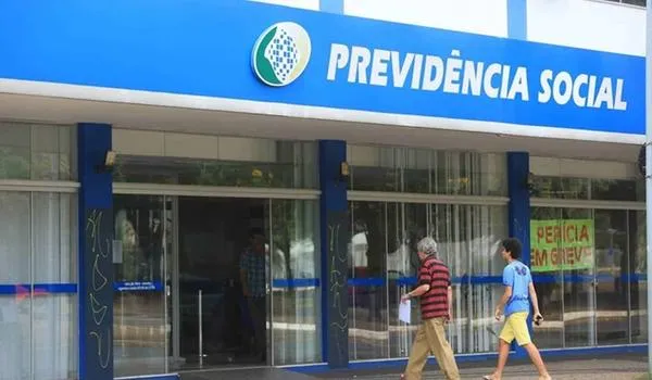 INSS convoca aposentados e pensionistas para fazer atualização de dados