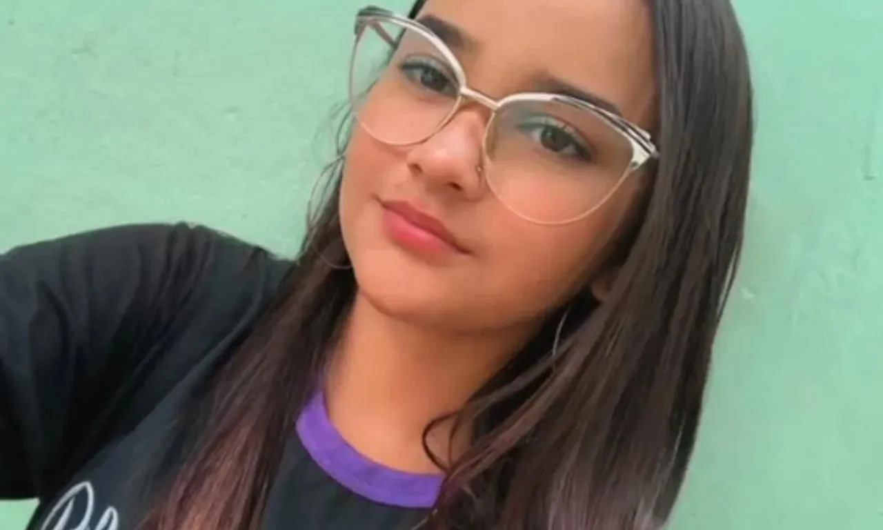 Adolescente morre após sofrer choque enquanto fazia chapinha no cabelo na Bahia