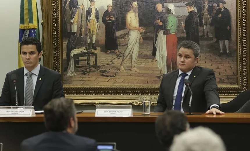 Comissão da Câmara aprova restrição de foro a chefes dos três Poderes