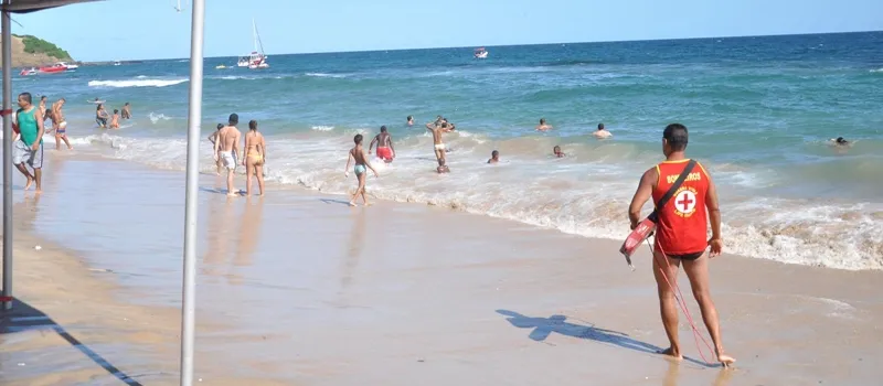 POR POUCO: Praticante de “Stand Up” é resgatada e escapa de afogamento na praia da Barra