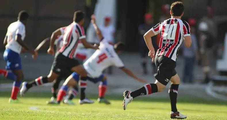 COPA DO NORDESTE: Em duelo tricolor, Bahia vence Santa Cruz fora de casa; Conquista bate Ceará em Ilhéus