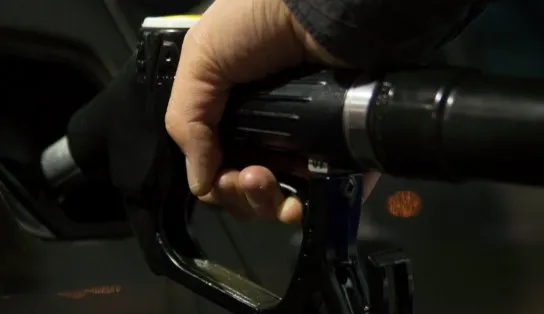 Gás de cozinha e gasolina mais caros, de novo: Petrobras anuncia novo reajuste médio de R$ 0,20 por kg ou litro