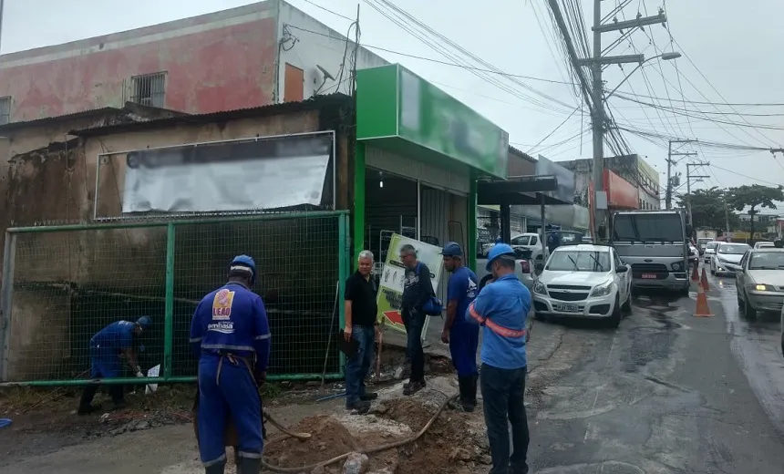 Embasa flagra 'gato' de água em 18 estabelecimentos em Lauro de Freitas; débito chega a R$ 292 mil