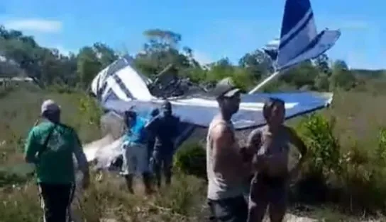Avião monomotor cai no extremo sul da Bahia e vítimas são socorridas