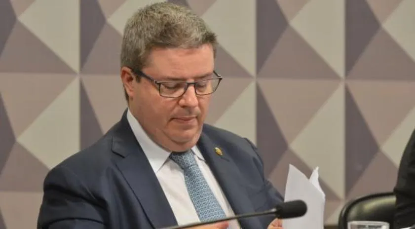 DIGO ‘SIM’: Relator do impeachment no Senado defende continuidade do processo