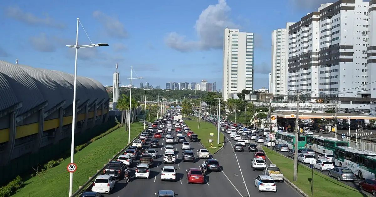 A partir de segunda-feira, a Transalvador iniciar&aacute; um estudo de velocidade na Avenida Paralela durante o m&ecirc;s de julho para fins estat&iacute;sticos, sem multas. Foto:Jefferson Peixoto