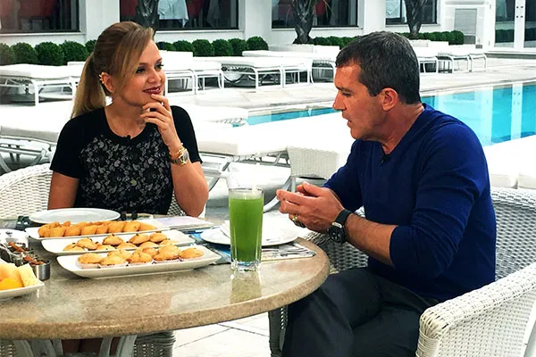 ‘Vou voltar à faculdade aos 54 anos’, revela Antonio Banderas a Eliana