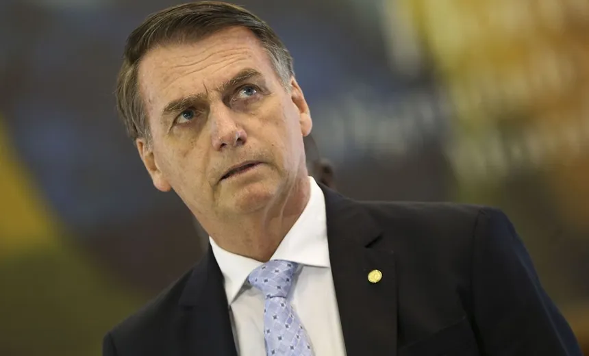 "É tanto direito que o patrão contrata o mínimo possível", diz Bolsonaro