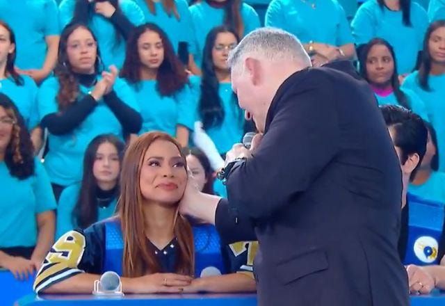 Lexa se emociona com o Padre Marcelo Rossi. Foto: Reprodução | SBT News