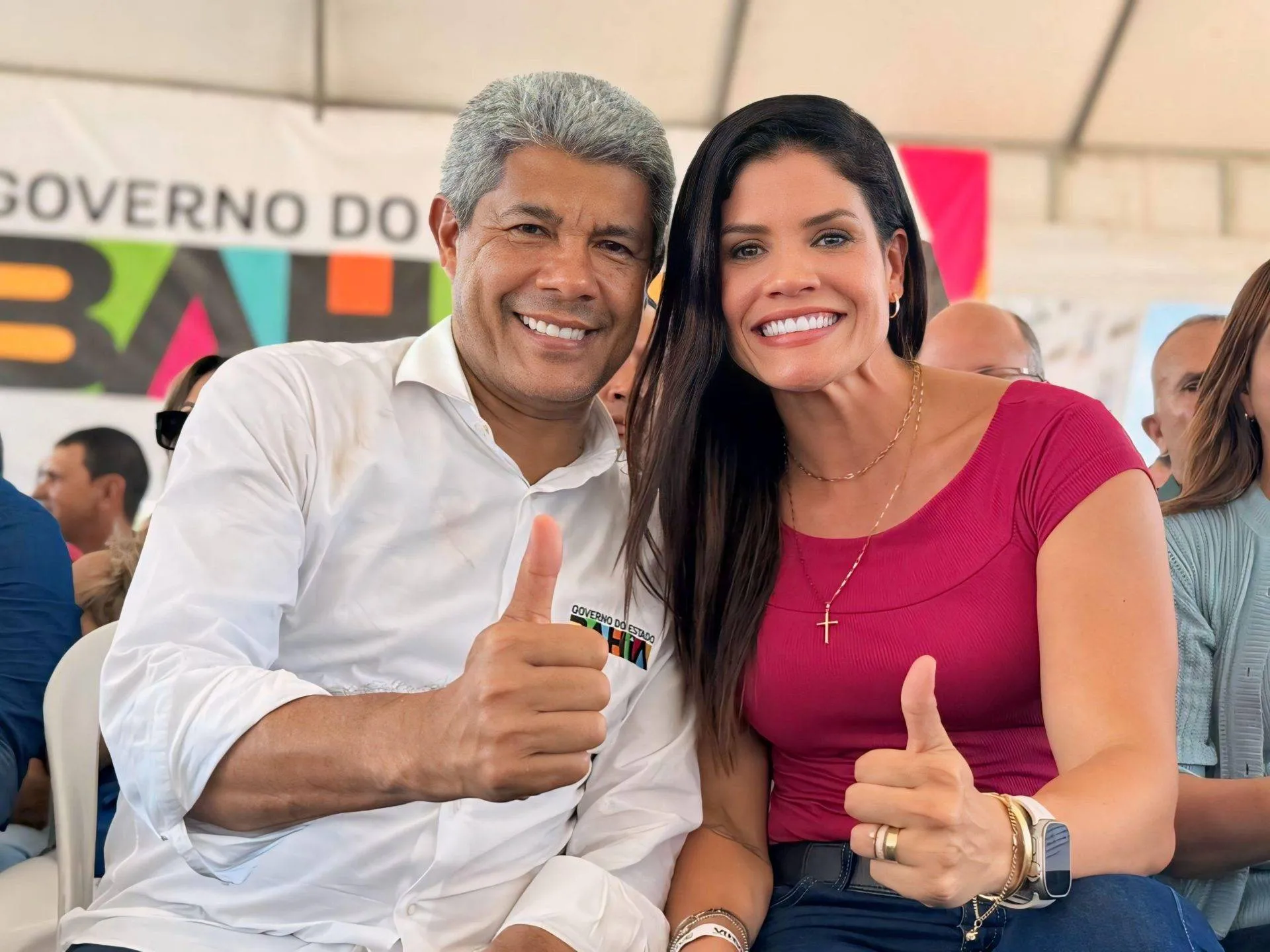 Ao lado de Jerônimo, secretária entrega sistema de abastecimento de água em Dom Basílio