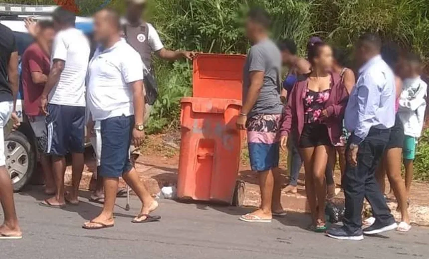 Corpo de homem é encontrado dentro de lixeira em Simões Filho