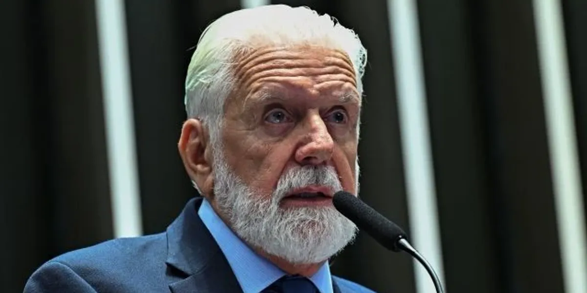 O senador Jaques Wagner durante evento pol&iacute;tico na Bahia antes das elei&ccedil;&otilde;es de 2026