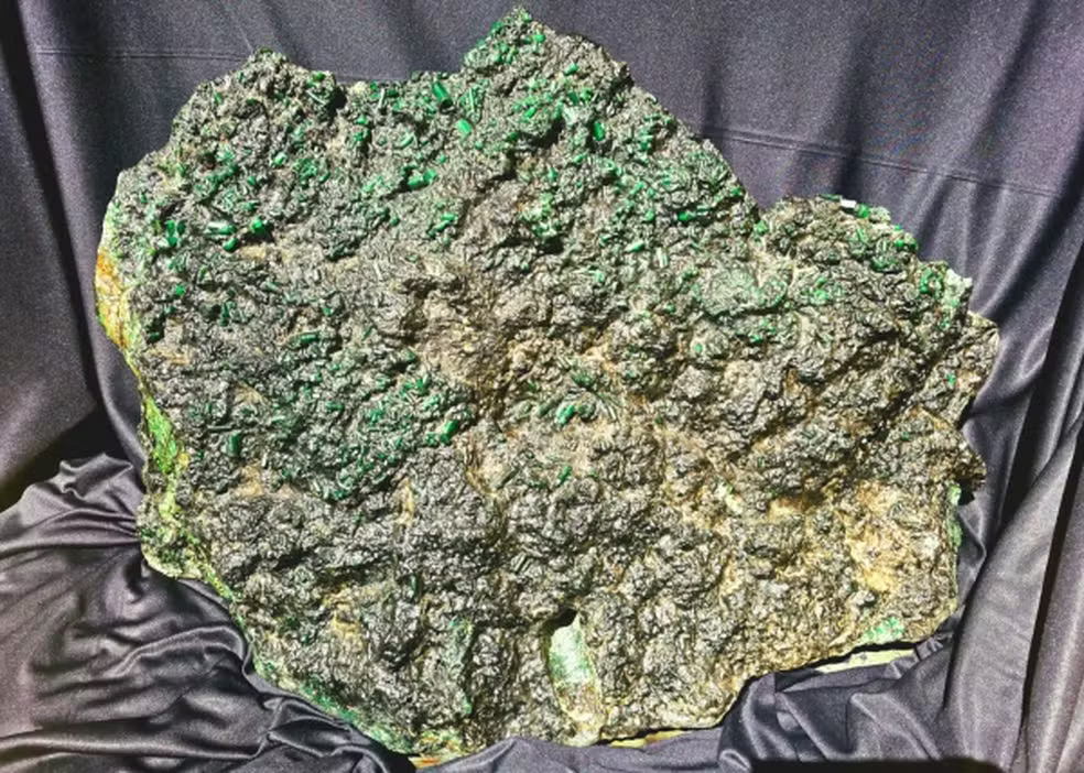 A esmeralda &eacute; considerada uma das quatro pedras preciosas mais valiosas do mundo, ao lado do diamante, rubi e safira, e sua valoriza&ccedil;&atilde;o depende de fatores como cor, transpar&ecirc;ncia e raridade/Foto: Bid Leil&atilde;o