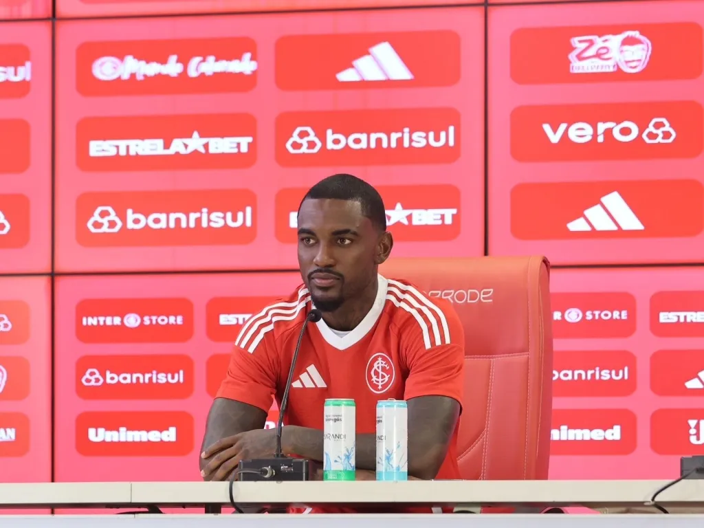 Vitória encaminha acerto com lateral-esquerdo do Internacional