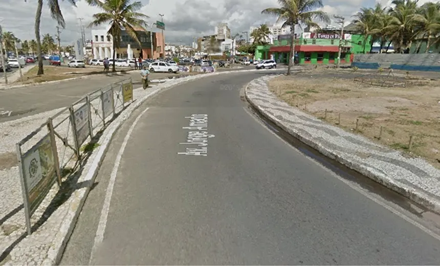 Após dois dias de interdição, acesso pela orla à Av. Jorge Amado é liberado