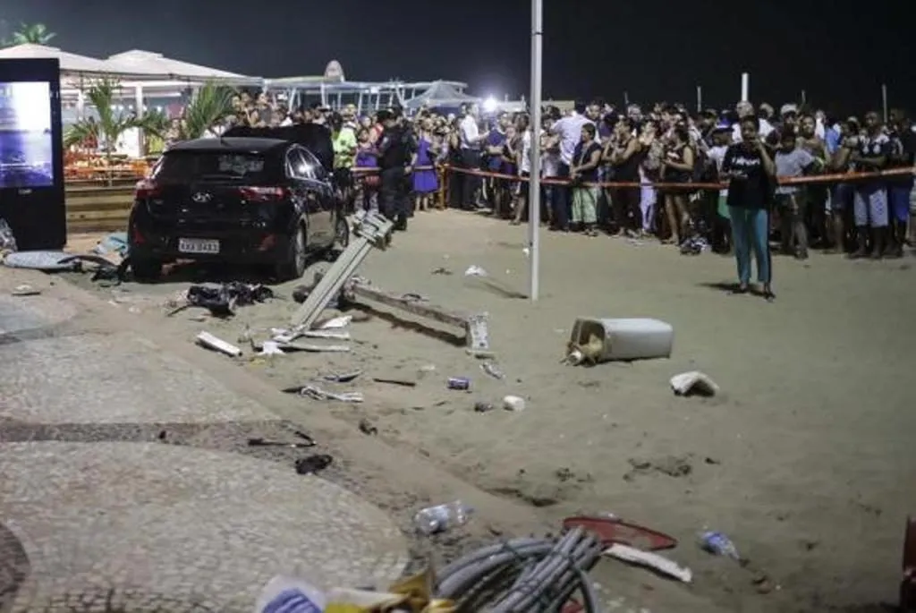 Carro invade calçadão e atropela pedestres em Copacabana; Bebê de oito meses não resistiu