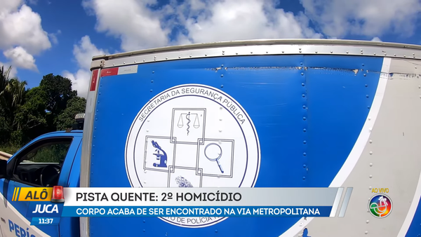 O corpo de um homem foi encontrado com sinais de viol&ecirc;ncia e agress&otilde;es na Via Metropolitana, em Lauro de Freitas. | Foto: Reprodu&ccedil;&atilde;o/TV Aratu