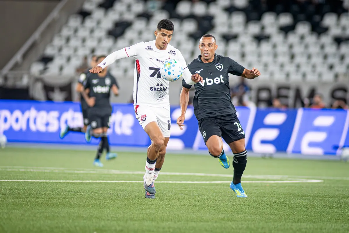 Com show de Lucas Arcanjo, Vitória empata com o Botafogo fora de casa