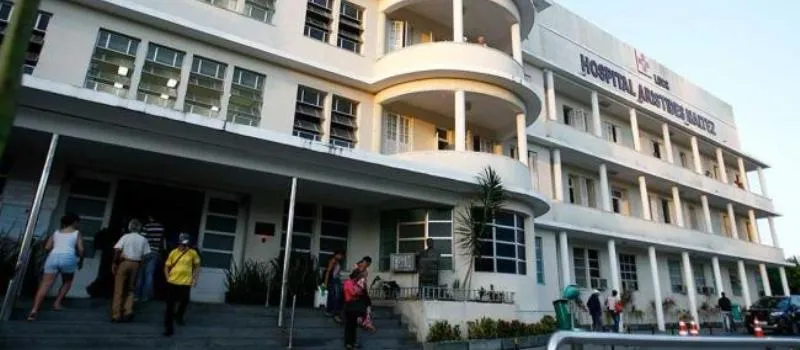 MÃO LEVE: Homem é preso após furtar celulares de médico e paciente dentro de hospital em Salvador