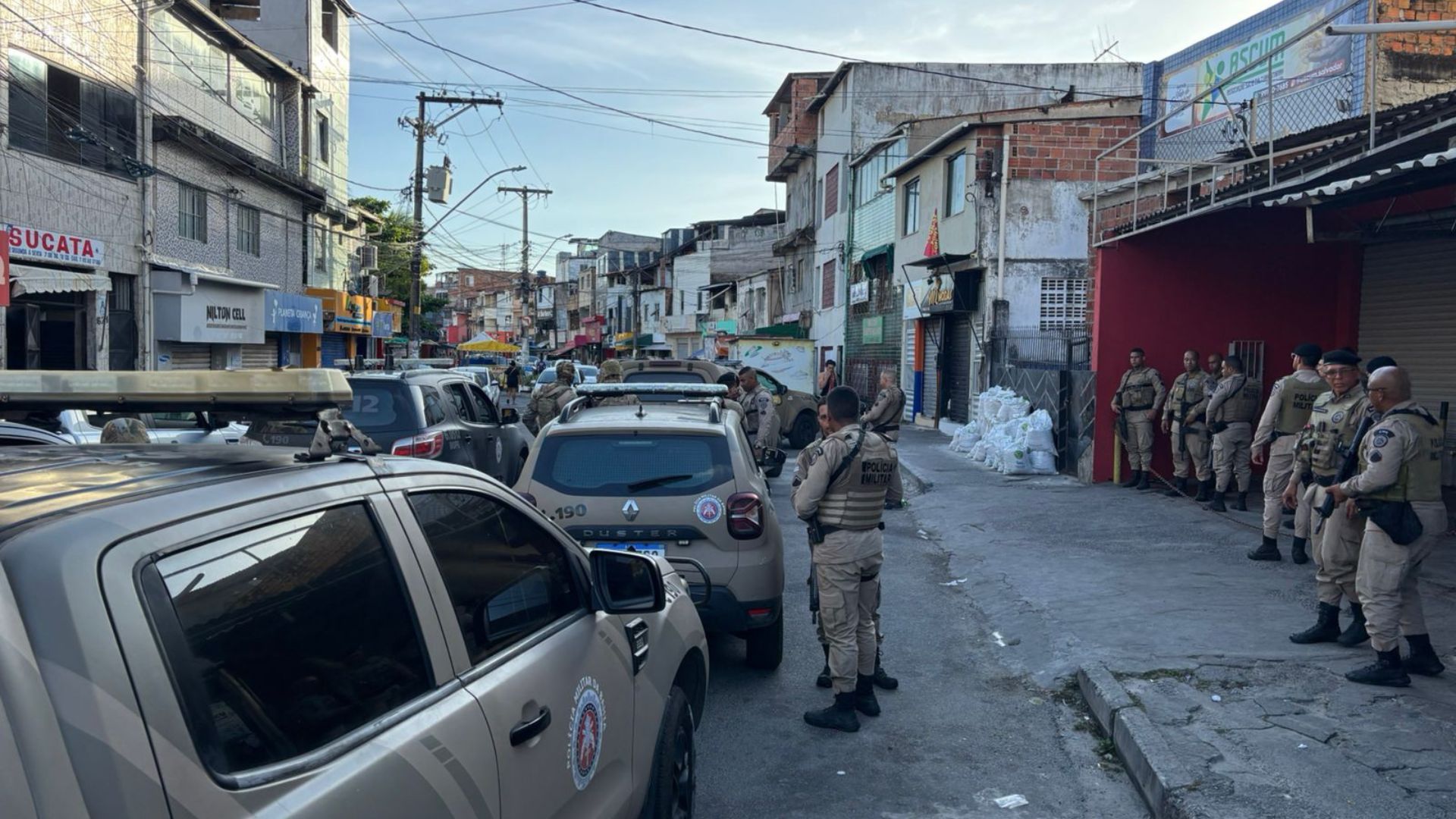 Policial Militar &eacute; baleado no Vale Das Pedrinhas. Foto: Vitor Castro | TV Aratu