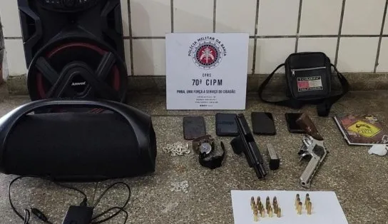 Um quarto de motel, quatro "novinhas" e três rapazes: PM invade "festinha do mal" na Bahia e acha armas