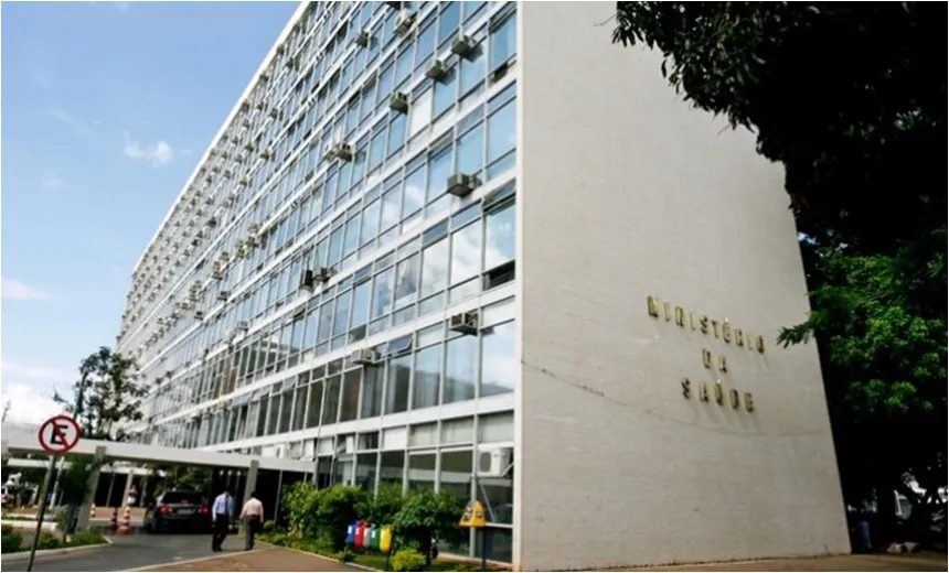 Servidores evacuam prédio do Ministério da Saúde por medo de desabamento