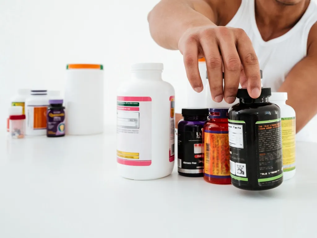 Suplementos: mitos e verdades sobre produtos vendidos nas redes sociais