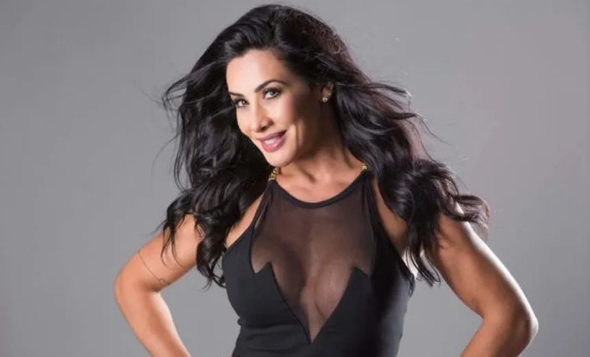 Scheila Carvalho exibe &#8216;seios de melancia&#8217; e enlouquece web