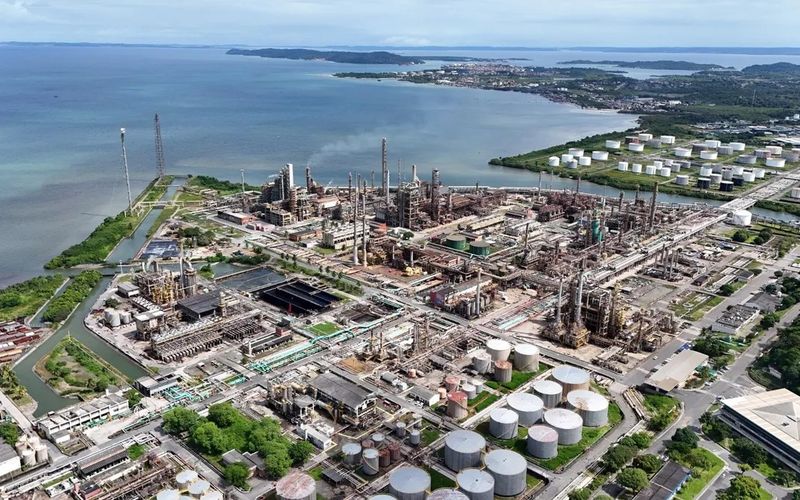 A Refinaria de Mataripe &eacute; a primeira refinaria privatizada do Brasil, o que explica a ado&ccedil;&atilde;o de uma pol&iacute;tica de pre&ccedil;os independente da Petrobras/Foto: Reprodu&ccedil;&atilde;o/Acelen&nbsp;
