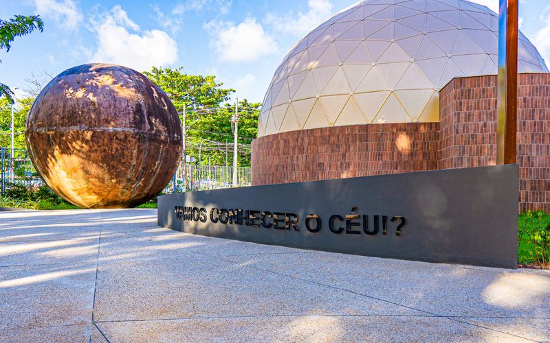 A programa&ccedil;&atilde;o infantil apresenta a astronomia de forma l&uacute;dica dentro da c&uacute;pula do Planet&aacute;rio, criando uma experi&ecirc;ncia educativa para aproximar as crian&ccedil;as do universo cient&iacute;fico/Foto: Divulga&ccedil;&atilde;o&nbsp;