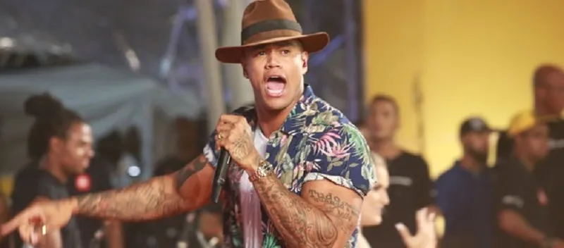 ‘PIPOCO’: “Sigo confiante em nosso repertório”, diz Léo Santana em pré-carnaval na Barra