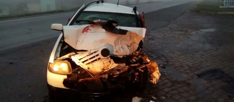 TRAGÉDIA: Acidente entre caminhão e táxi na BR-116 deixa um morto e um ferido em estado grave