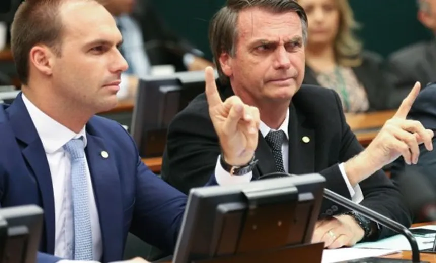 Bolsonaro desiste de indicar filho Eduardo para a embaixada dos EUA, diz jornal