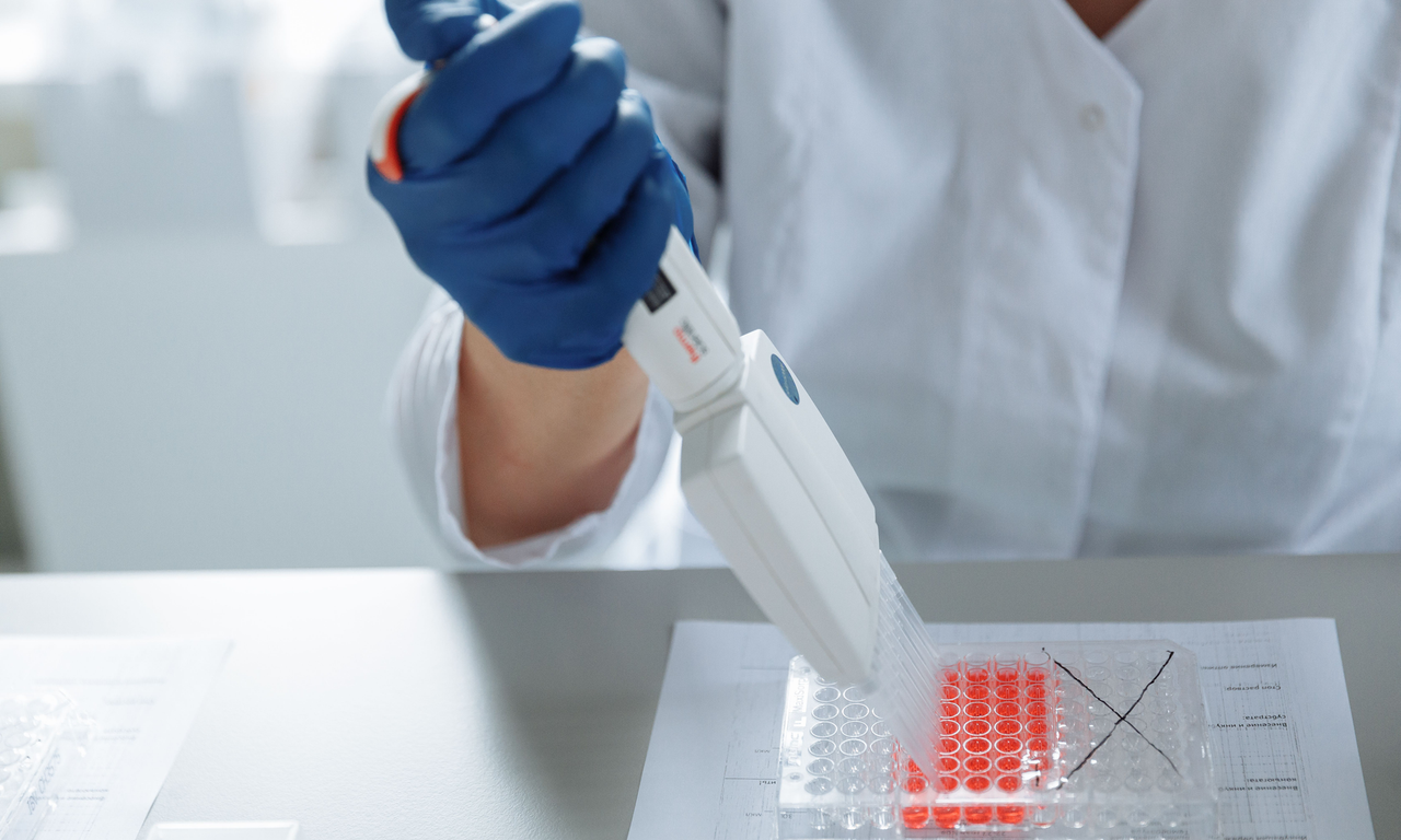 A coleta de DNA &eacute; simples e indolor. Foto: Divulga&ccedil;&atilde;o