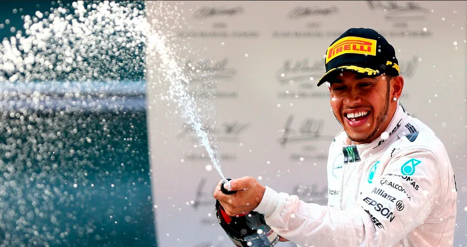 Hamilton passeia e vence no Bahrein; Massa sofre após pane