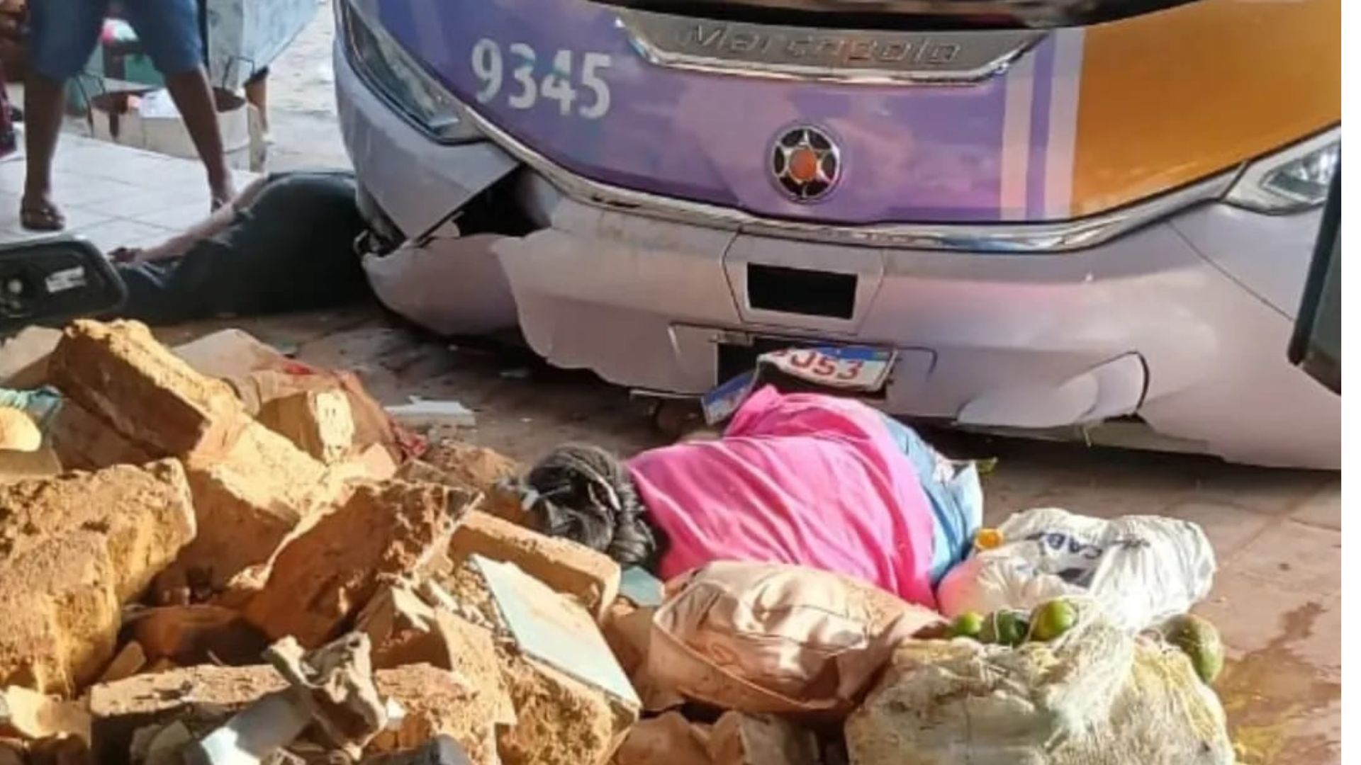 &Ocirc;nibus invade rodovi&aacute;ria de Itamb&eacute;. Foto: reprodu&ccedil;&atilde;o
