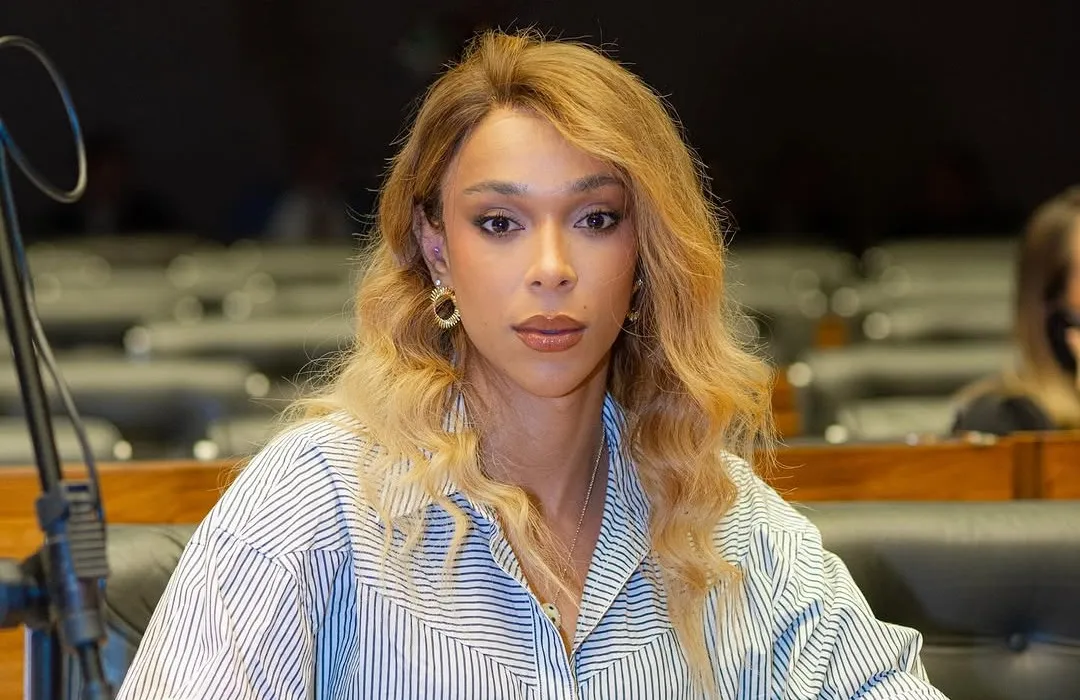 Érika Hilton entra com ação contra narrador da Band. Foto: Redes Sociais / @hilton_erika
