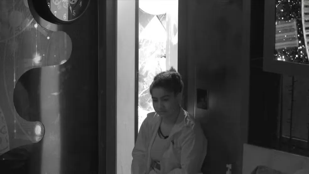 Jonas toca sino por seis minutos na madrugada no quarto dos rivais no BBB 26