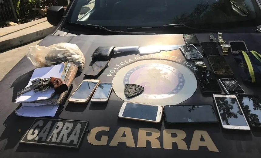 Após roubo a ônibus, dois assaltantes são presos e um é morto em confronto com a polícia na Cidade Baixa