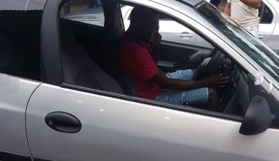 Após ter carro incendiado, morador do Subúrbio de Salvador é surpreendido por vizinhos e ganha novo veículo; entenda