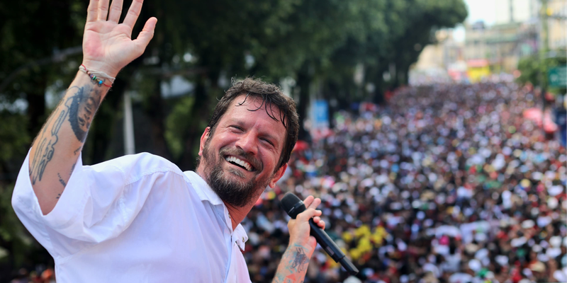 A trajetória de Saulo Fernandes no Carnaval é marcada por duas fases principais: a bem-sucedida passagem pela Banda Eva e a carreira solo, onde se consolidou como um dos grandes nomes da folia /Foto: Marina Silva