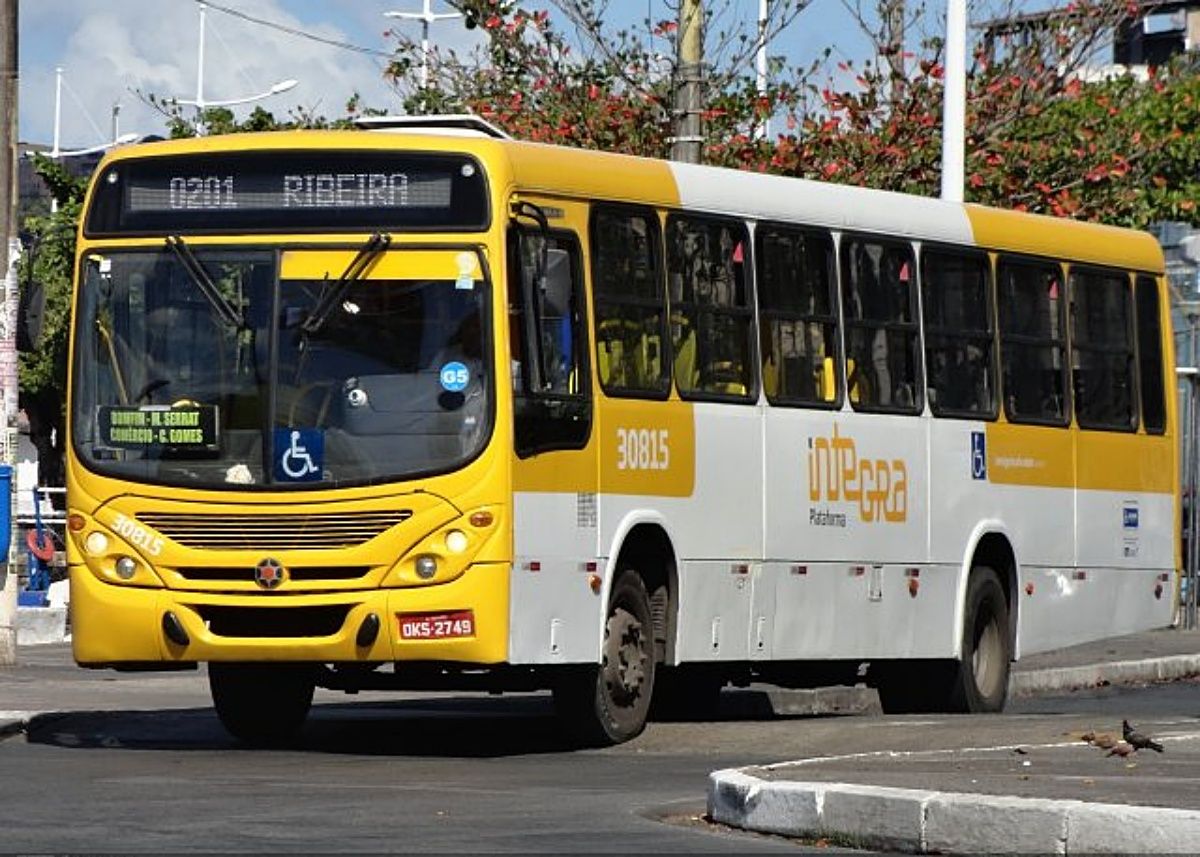 Linhas de &ocirc;nibus alteram itiner&aacute;rios na Av. Jequitaia devido a obra. Foto: Leonardo Queiroz/&Ocirc;nibus Brasil