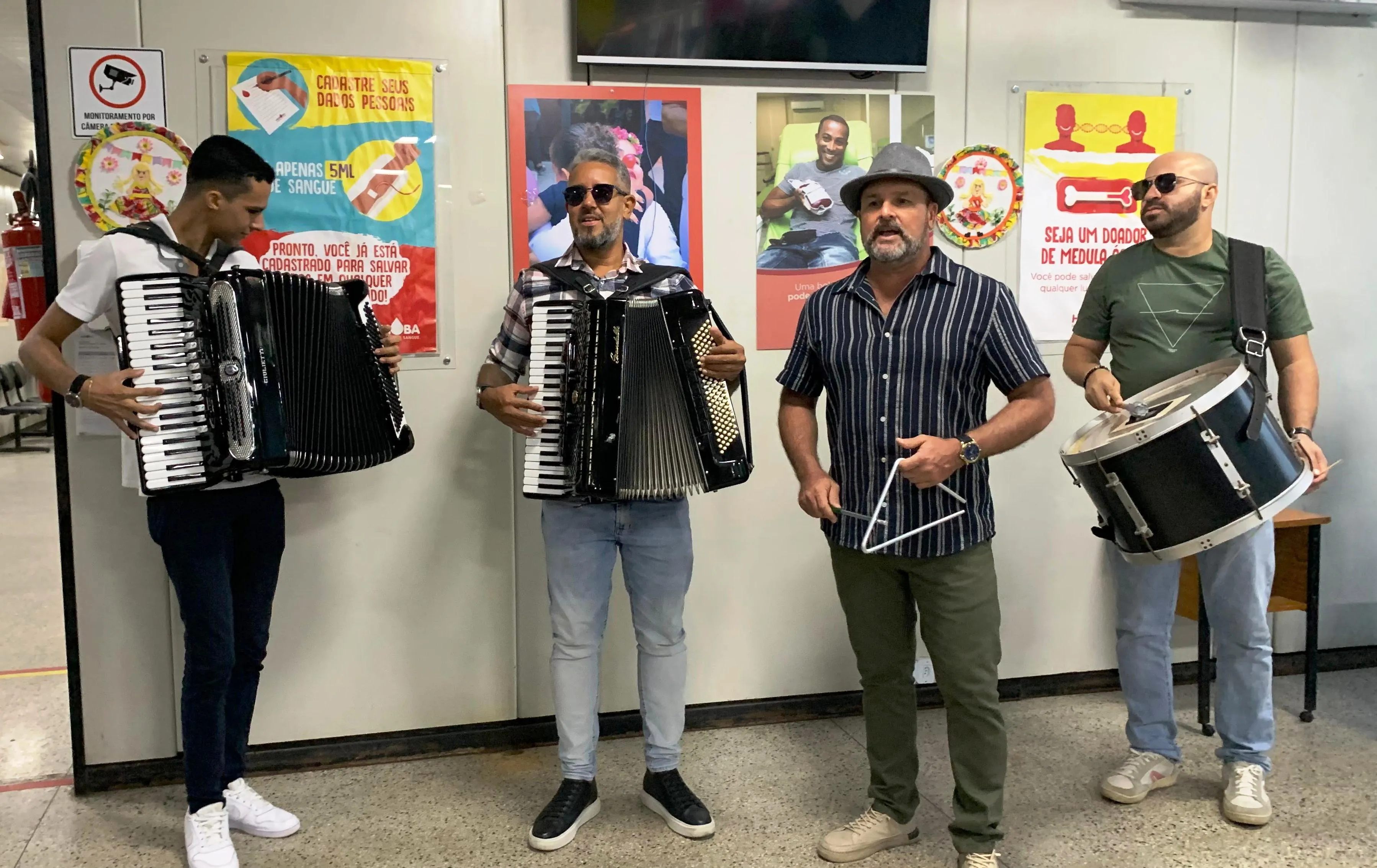 Del Feliz e Leo Estakazero participam de campanha da Hemoba; saiba como doar